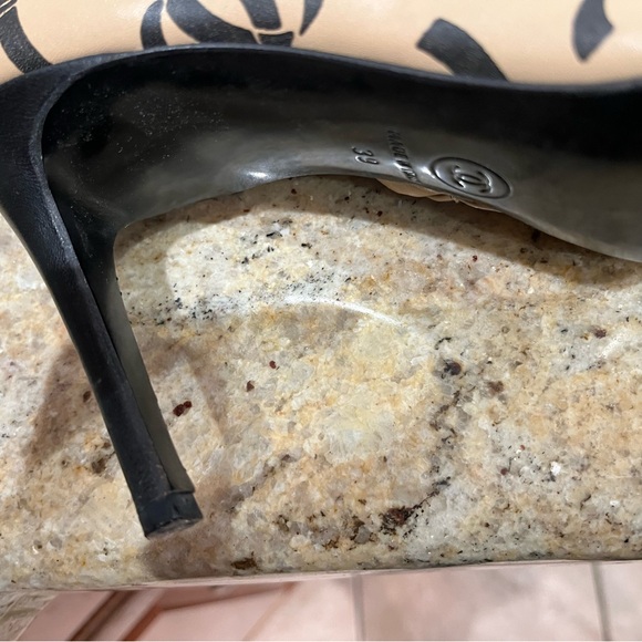 Gorgeous Chanel Lambskin Logo booties - Picture 7 of 7